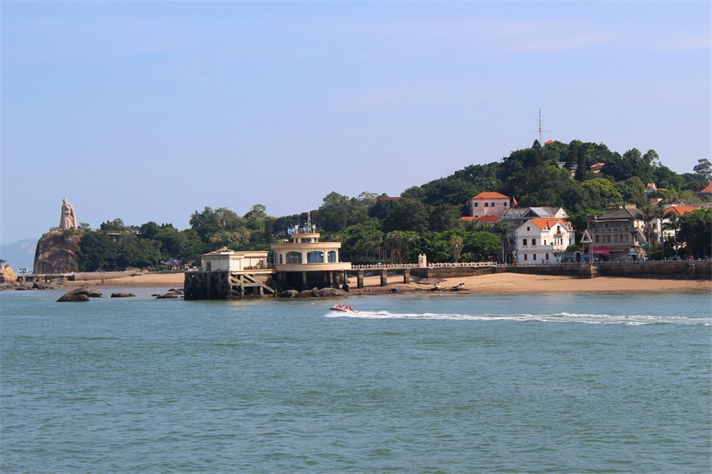 还有一座优美的小岛鼓浪屿,无敌景色厦大鼓浪屿