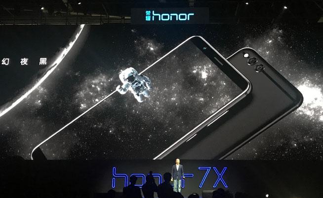 光荣7x畅玩7x全面屏手机,光荣畅玩7x属于旗舰机吗