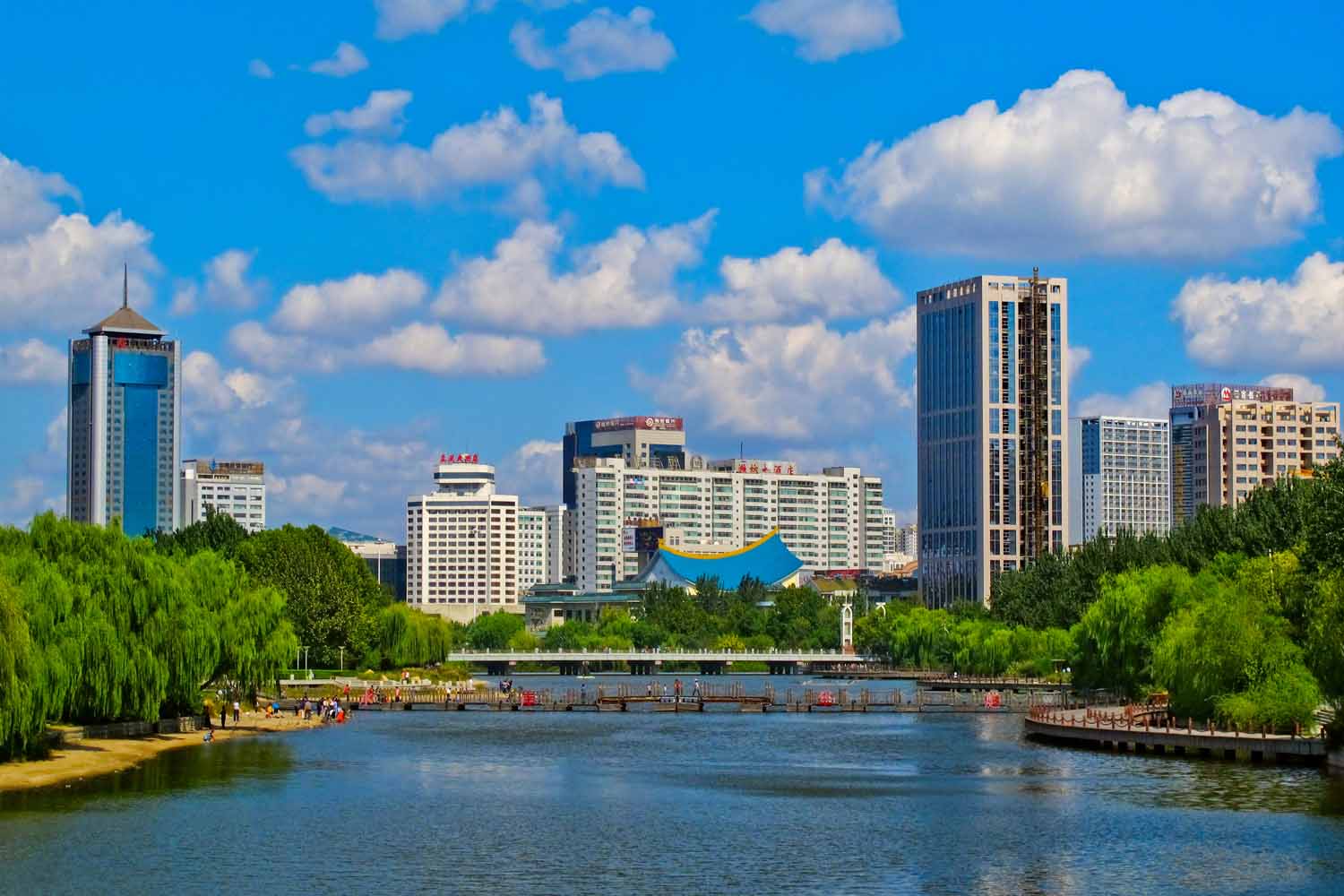 亲山近水享绿色福利，五彩鸢都创森林潍坊