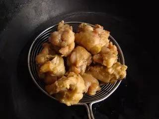 如何让菜品看起来油亮,教你1招口感脆嫩又入味