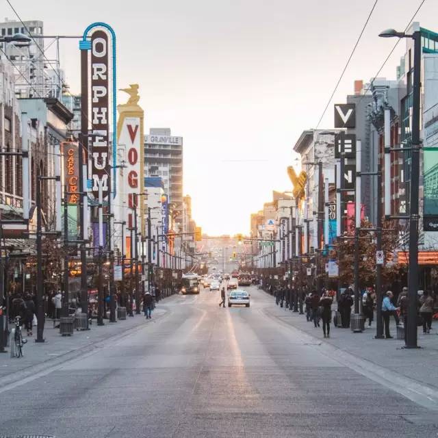 荒野猎人小李子救印第安女人,荒野猎人小李子遇到暴风雪