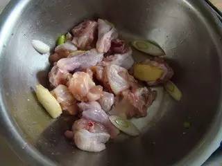 如何让菜品看起来油亮,教你1招口感脆嫩又入味