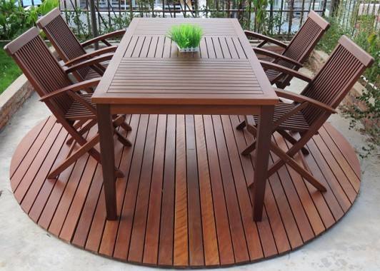 户外防腐木用水性漆还是木蜡油好,户外防腐木需要刷木蜡油吗为什么