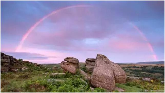 上帝说要有光是怎么来的,上帝说要光就有光