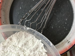 芝麻粉卷家常做法,芝麻卷米粉的做法