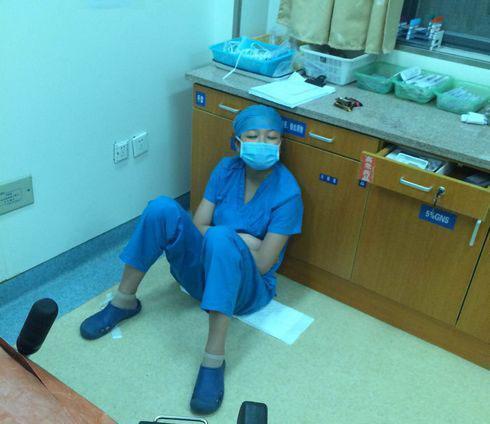 助产士怎么助产,接生婆是怎么给孕妇接生的