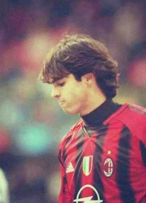 「卡卡退役」22号，才是那个上帝之子也我们心中的翩翩少年