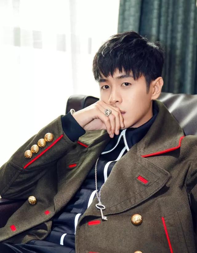 不仅爱看男神们的的逆天颜值，更爱看他们超赞的配饰搭配