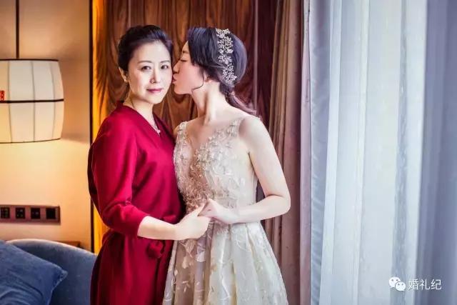 刘诗诗婚礼妈妈装搭什么外套,刘诗诗婚礼同款妈妈装