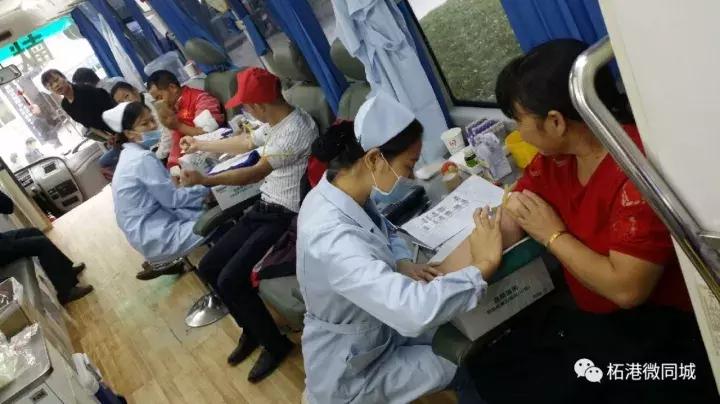 柘港乡政府大院内一群人干了件事，百姓拍手叫好