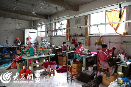 这个村一条秋裤卖全国闯出振兴路,厉害这个村凭一条虾走上了致富路