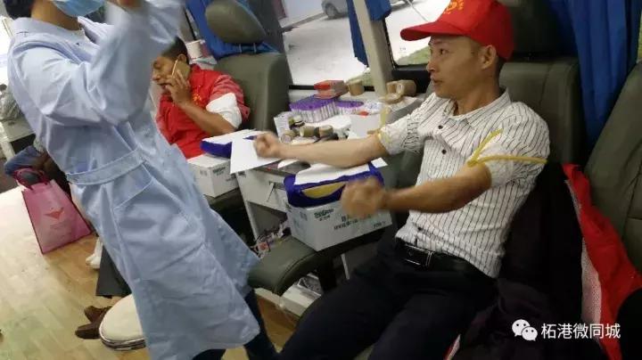 柘港乡政府大院内一群人干了件事，百姓拍手叫好