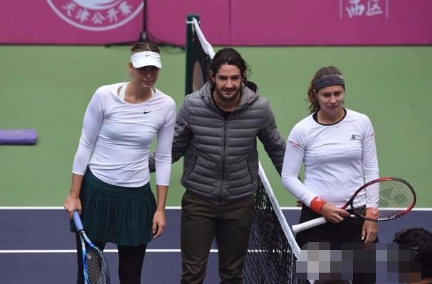 手放哪呢帕托？撩热巴和李宇春，揩油莎娃与沃伊，玩花样足球呢？