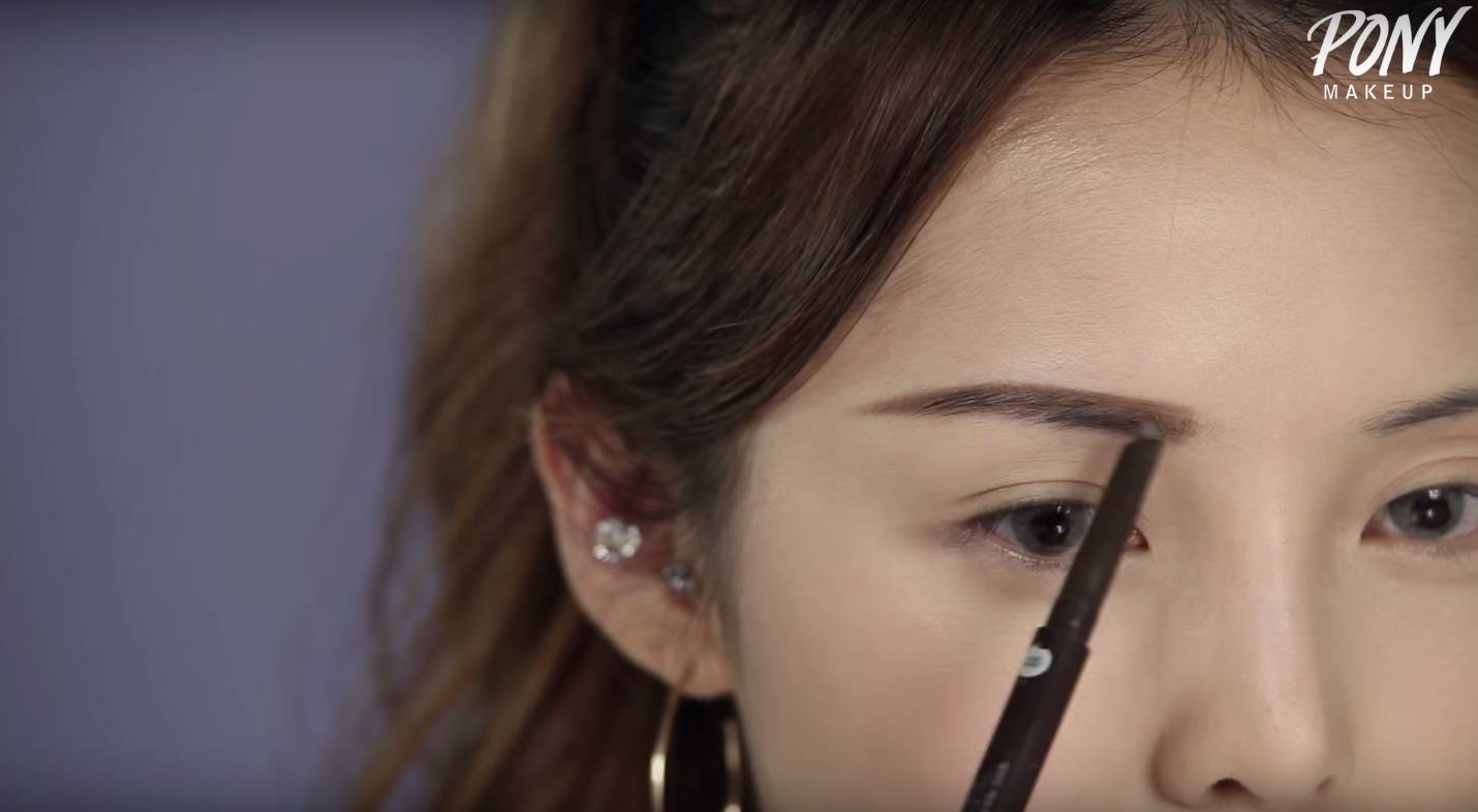 定妆粉正确的化妆先后顺序,化妆的正确步骤顺序不卡粉