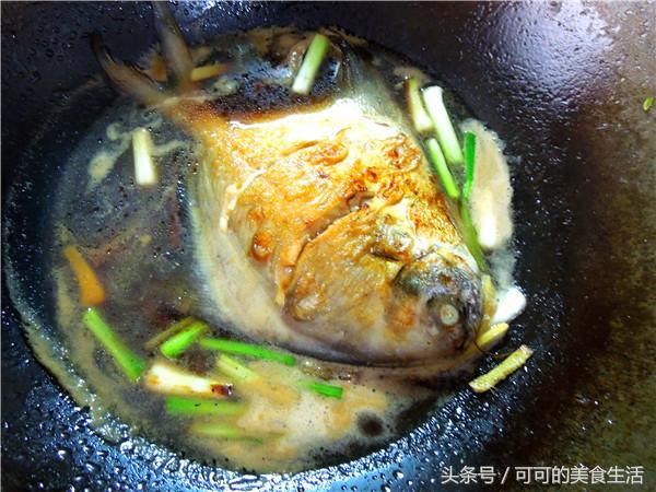 宁波雪菜烧鲳鱼做法,干烧鲳鱼最正宗的做法