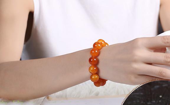 女朋友：老蜜蜡都是别人的手汗，我不要！哥们尴尬了