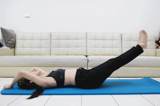 躺着练马甲线最有效的三个动作,马甲线怎么练避开误区成为小腰精