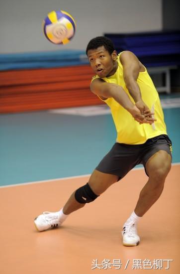 他是黑皮肤但却是地道中国人，昔日国手今回归祖国再战沙场