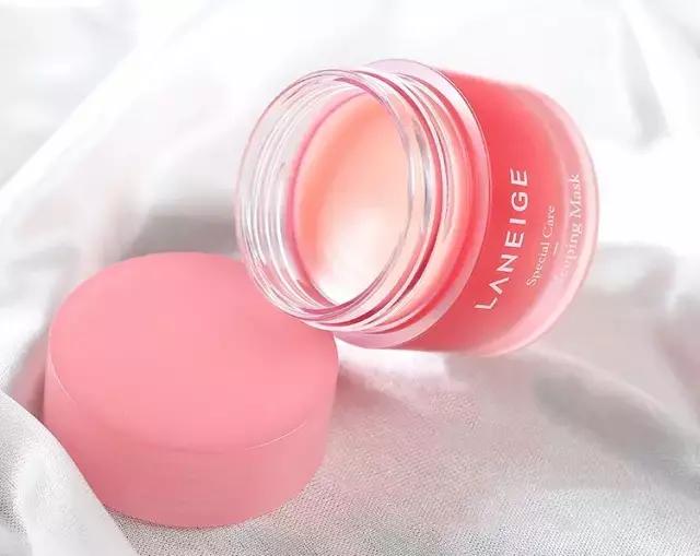 用TA一抹唇部就像打了玻尿酸！水光唇小心机有这么厉害？