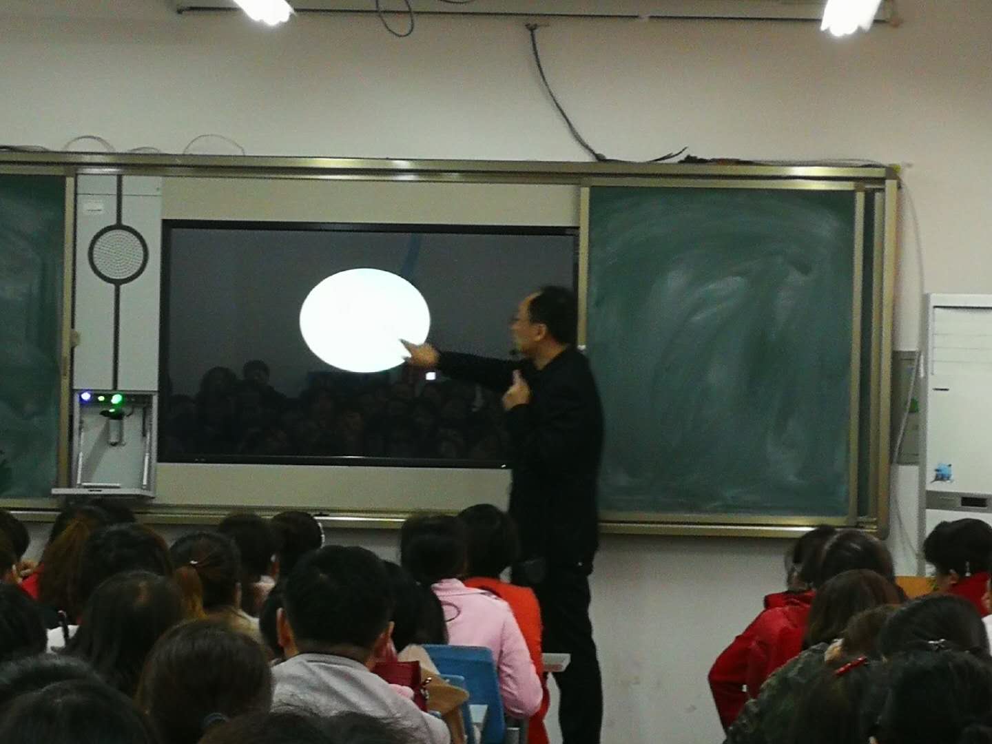 富平县东区小学开展“电子白板来助力课堂教学更精彩”交互式电子白板使用培训