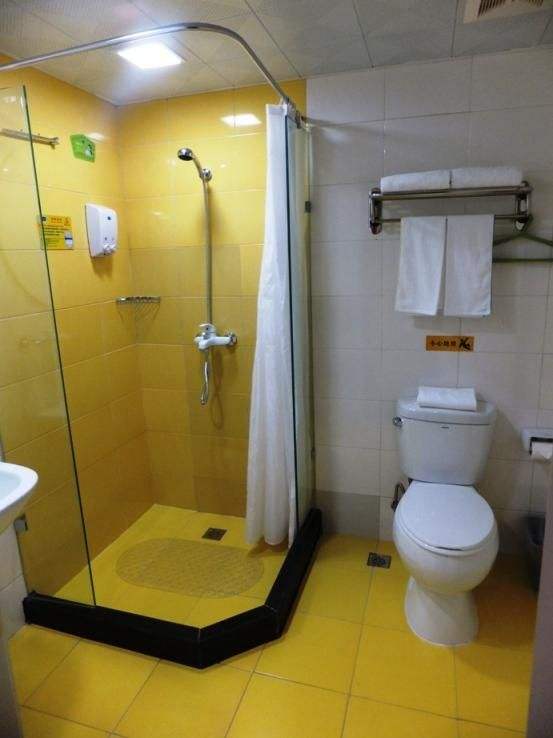 酒店里浴室的拖鞋收费吗,为什么酒店浴室没有拖鞋