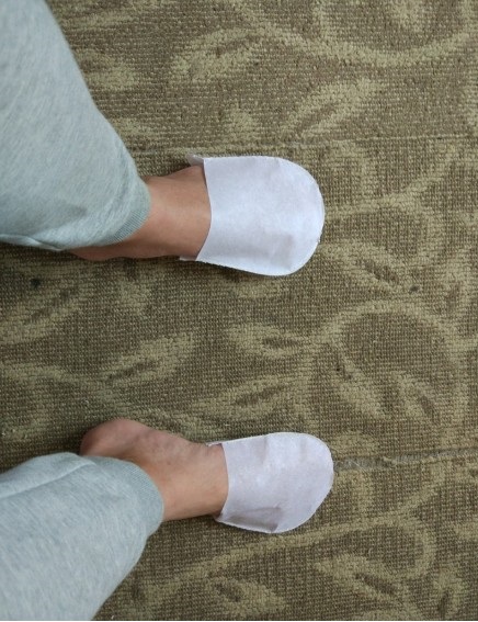 酒店里浴室的拖鞋收费吗,为什么酒店浴室没有拖鞋