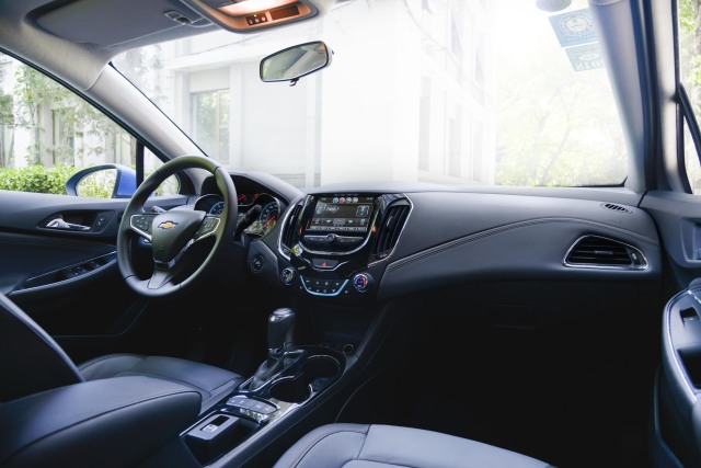 雪佛兰科鲁兹16款1.5t两厢,2013款15年雪佛兰科鲁兹两厢