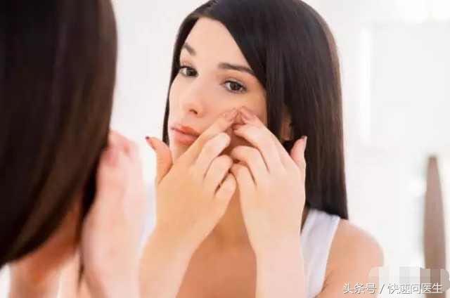 鼻翼两边的脸颊长痘痘什么原因,一上火鼻翼两侧就长痘是什么原因