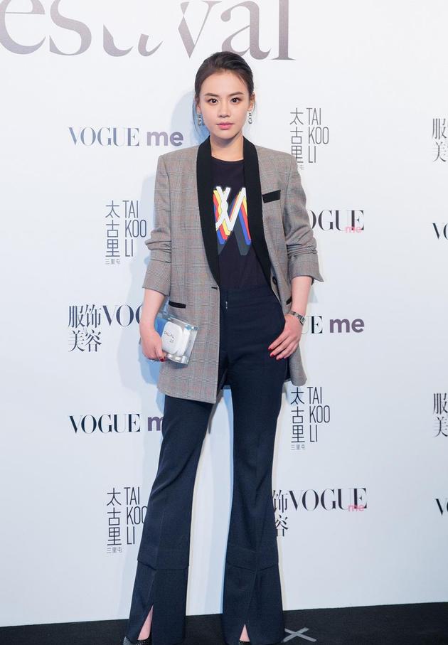 刘雯杨幂迪丽热巴气场,杨幂刘雯西装