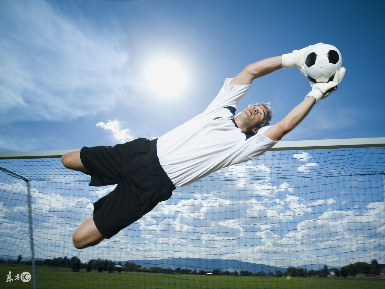 怎么练成最厉害的守门员,一个优秀的守门员的基本功