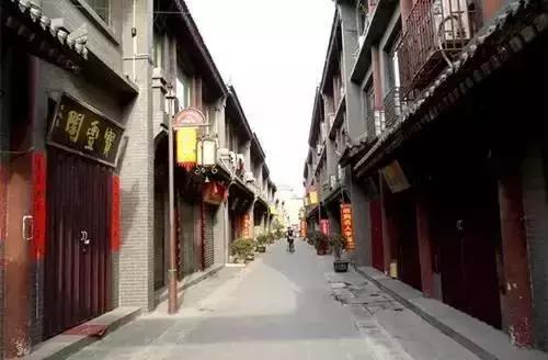 巷尾老爷爷卖的文房四宝，味道弥漫过旧旧的后院