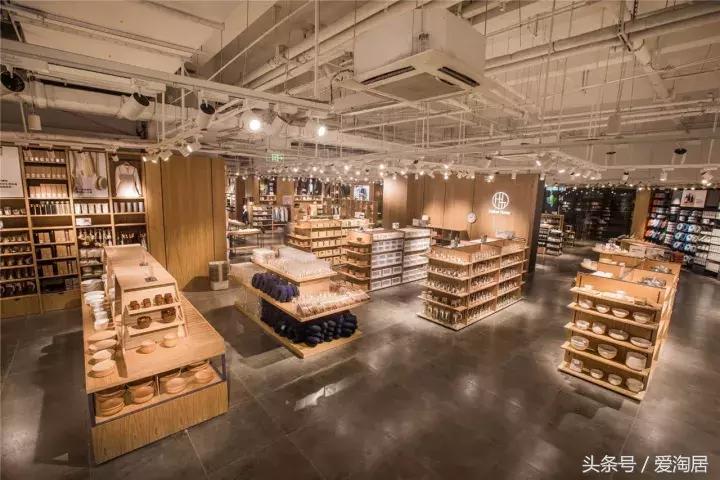 从服装行业跨越到餐饮行业,从服装跨界到家居