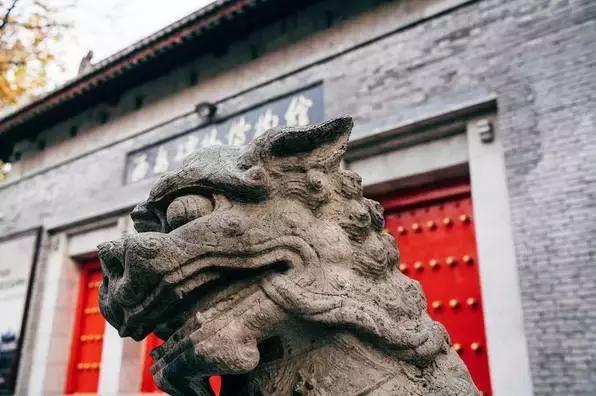 巷尾老爷爷卖的文房四宝，味道弥漫过旧旧的后院