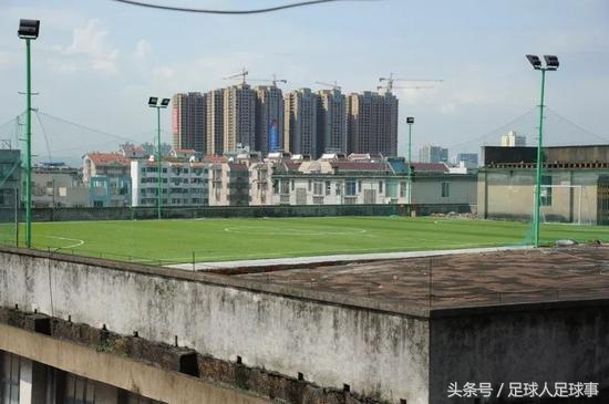 屋顶足球场怎么建,在屋顶建足球场难吗