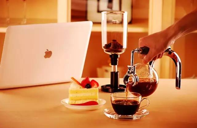 虹吸壶和摩卡壶哪个煮的咖啡好喝,咖啡虹吸壶的使用视频