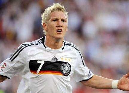 c罗成名之战欧洲杯,2004年欧洲杯鲁尼和c罗