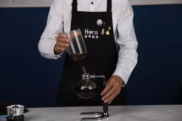 虹吸壶和摩卡壶哪个煮的咖啡好喝,咖啡虹吸壶的使用视频