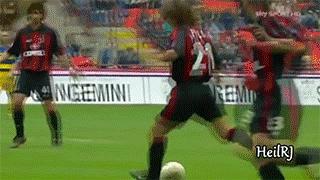 最伟大中场皮尔洛,一代中场大师皮尔洛经典的进球