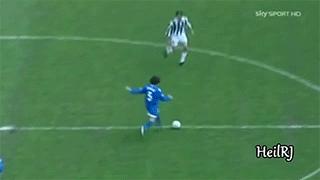 最伟大中场皮尔洛,一代中场大师皮尔洛经典的进球