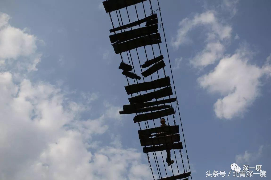 「看见」泥坑里的“鹿晗”和吃土豆的孩子：80张图，读懂中国脱贫