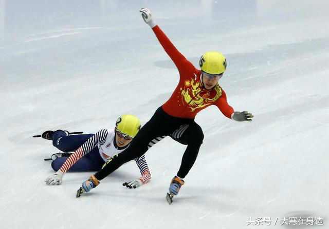 王濛霸气回怼韩国,王濛回应韩国队带刀套