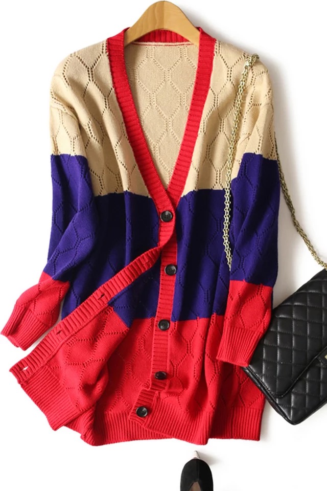 针织开衫搭配连衣裙的叠穿方法,短款浅驼色针织开衫冬季叠穿