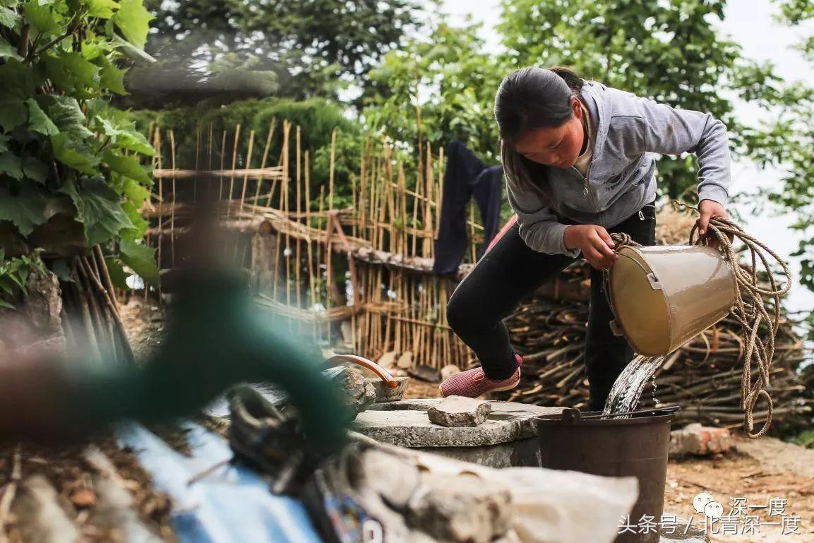 「看见」泥坑里的“鹿晗”和吃土豆的孩子：80张图，读懂中国脱贫