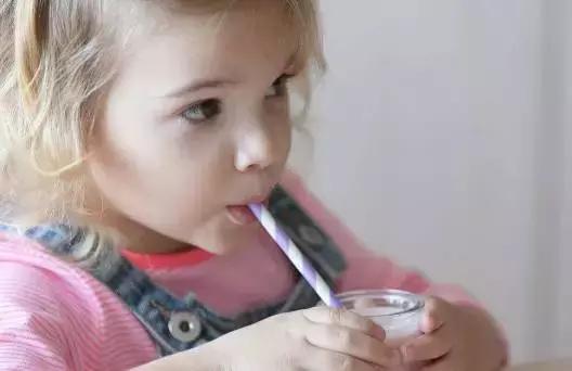 冬天也要喝酸奶，预防妇科感染，改善口臭！