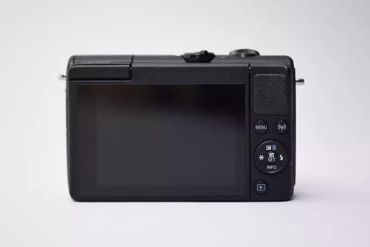 佳能eosm100正式发布,佳能eosm100购买时都带啥