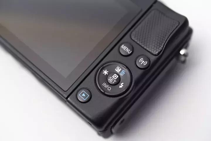 佳能eosm100正式发布,佳能eosm100购买时都带啥