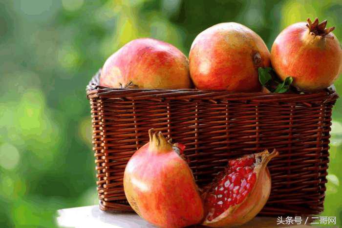 如何挑选好石榴小妙招,购买石榴挑选什么样的好吃