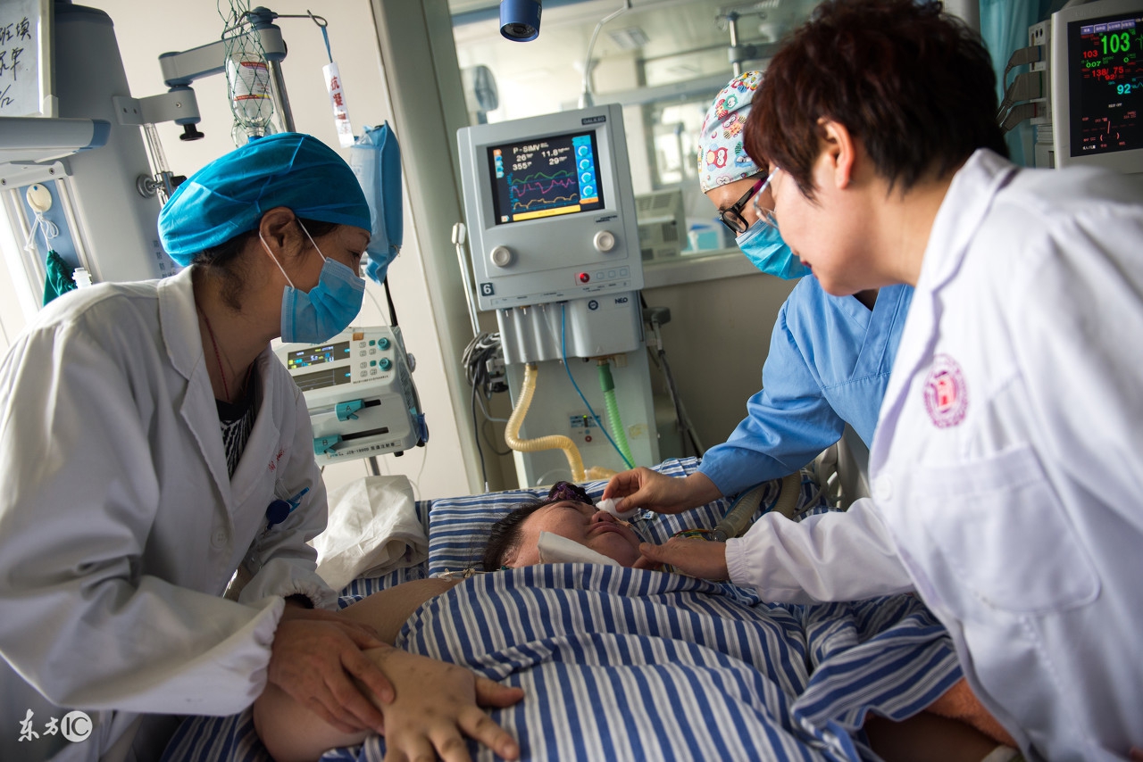 孕35周出血鲜红不腹痛要去医院吗,38周孕妇突然死亡胎儿还活的吗