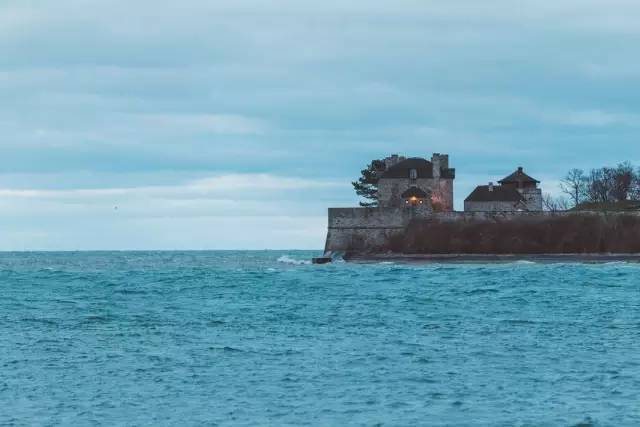 荒野猎人小李子救印第安女人,荒野猎人小李子遇到暴风雪