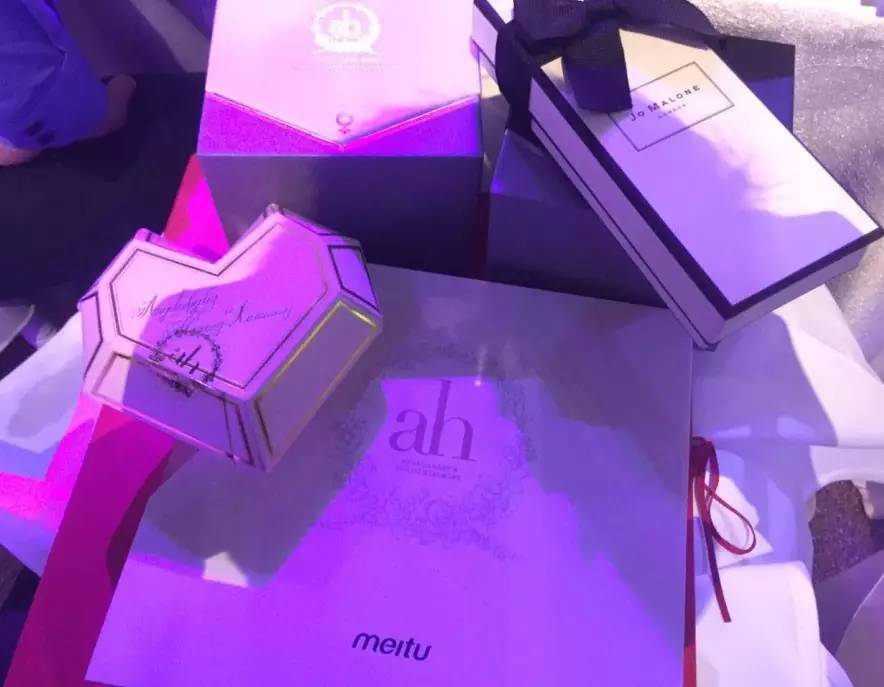 明星结婚伴郎伴手礼实用,明星结婚准备伴手礼